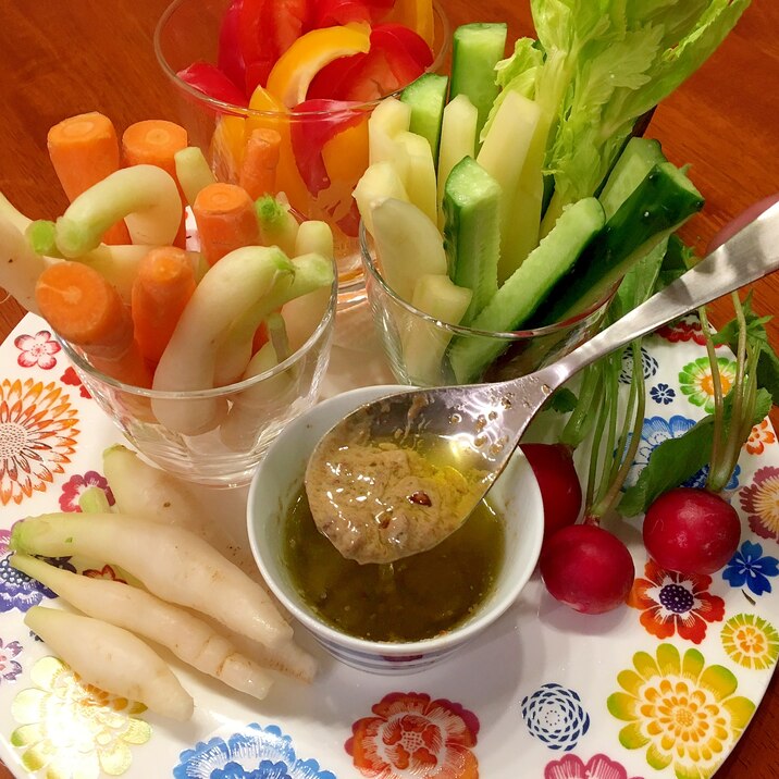 つららラディッシュと野菜のバーニャカウダ